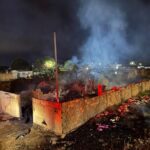 Chamas destroem casa em Araguari após fogo em lote vizinho