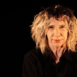 Denise Stoklos leva ao palco a força da literatura de Dalton Trevisan em espetáculo dirigido por Alessandra Maestrini